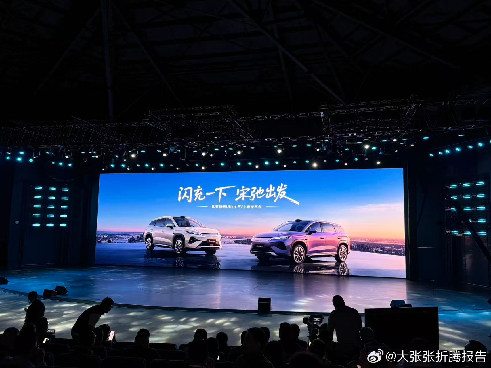 今天小伙伴替我去了现场，我发现比亚迪这几年的变化真的肉眼可见，整個品牌越活越年轻