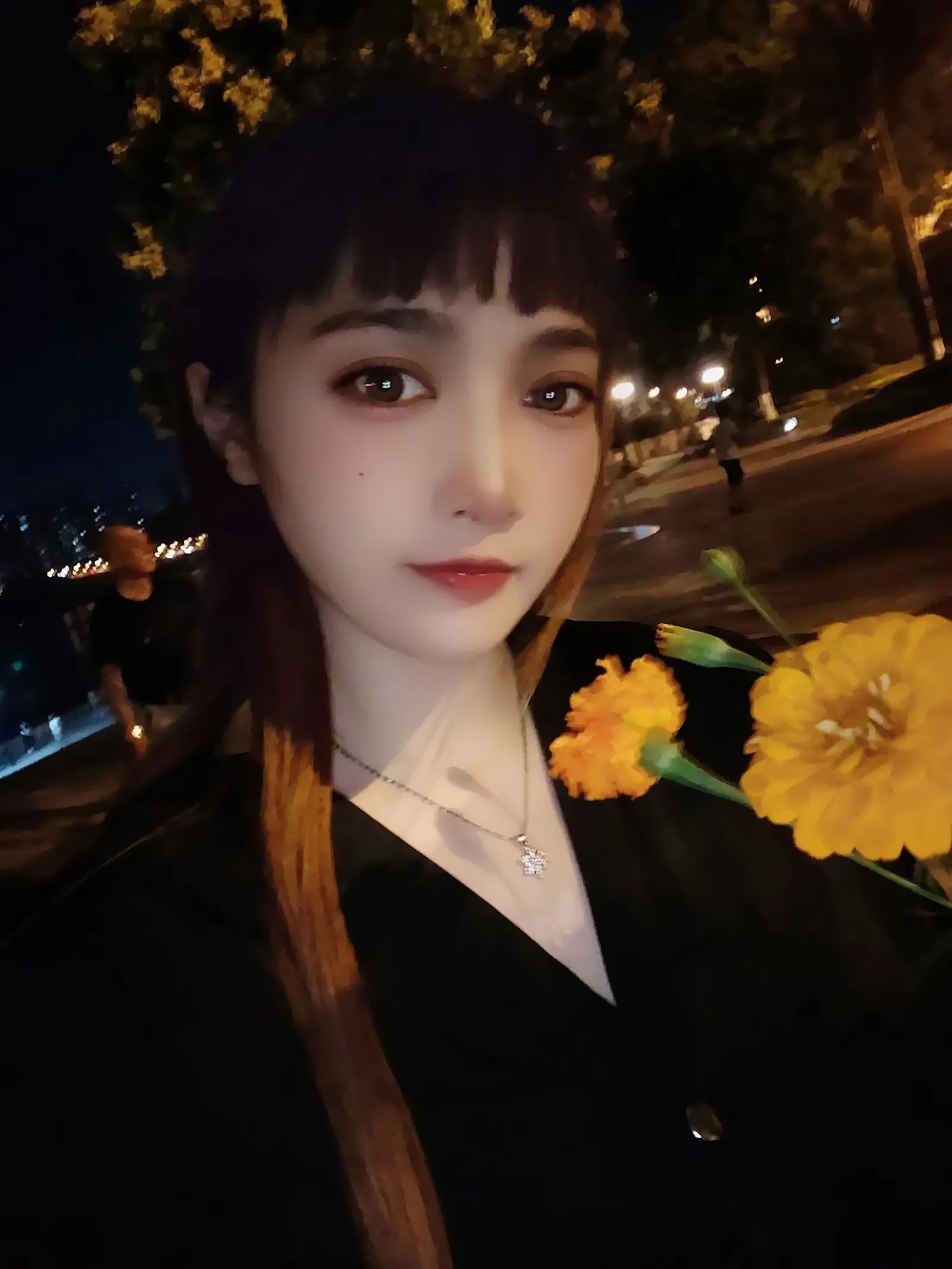 突然想当精神小妹了，起码又瘦又有精神，而我现在是精神小妹的反义词，我是...