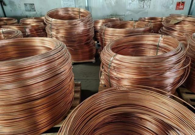 美国这次蒙了，美国大量囤积了铜，把铜价炒上天去了，可美国万万没料到，中国根本不按