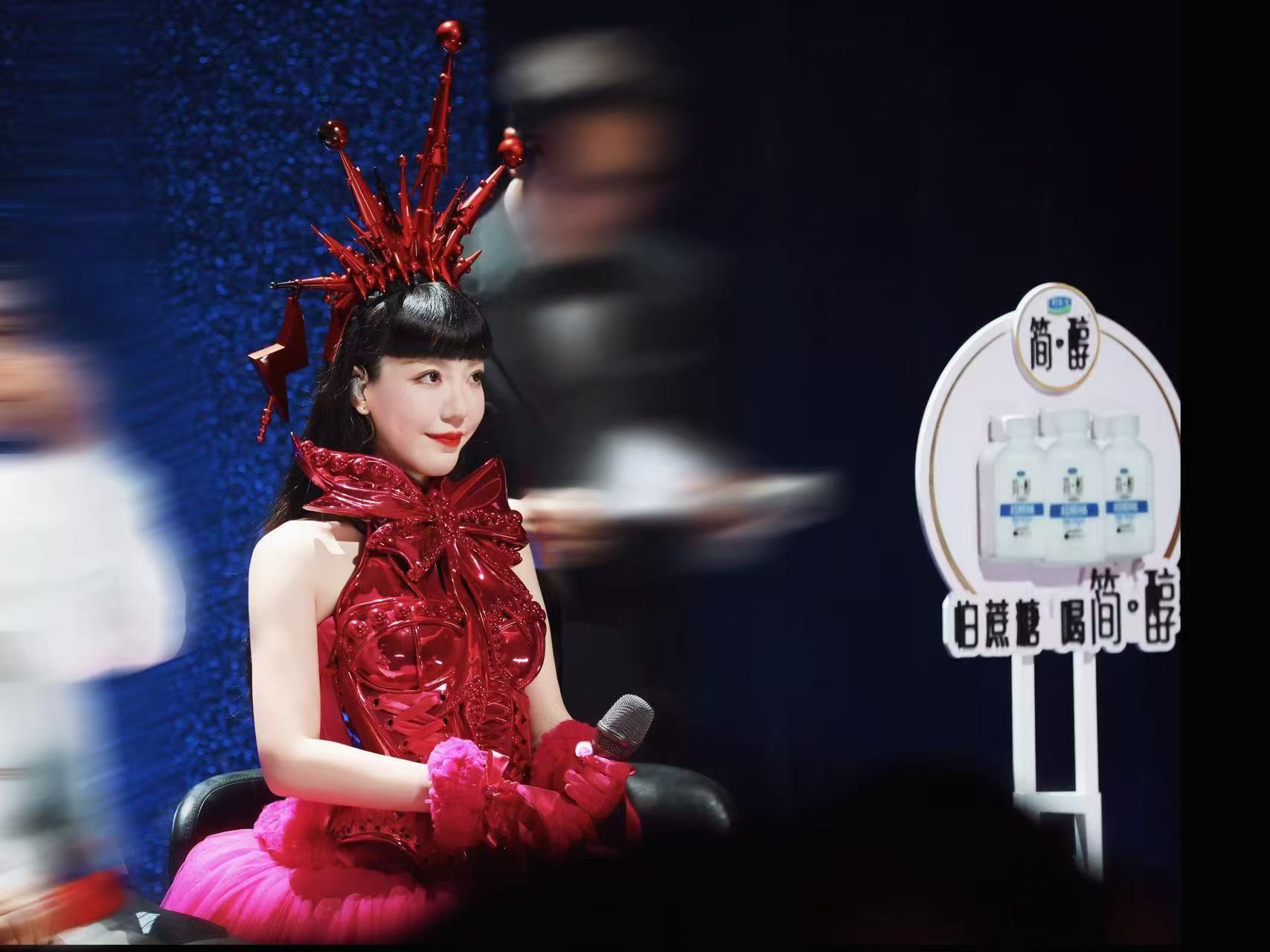 吴莫愁国乐无双舞台好雷好爽吴莫愁登台演绎《劈你的雷正在路上》，松弛又灵动的状态，
