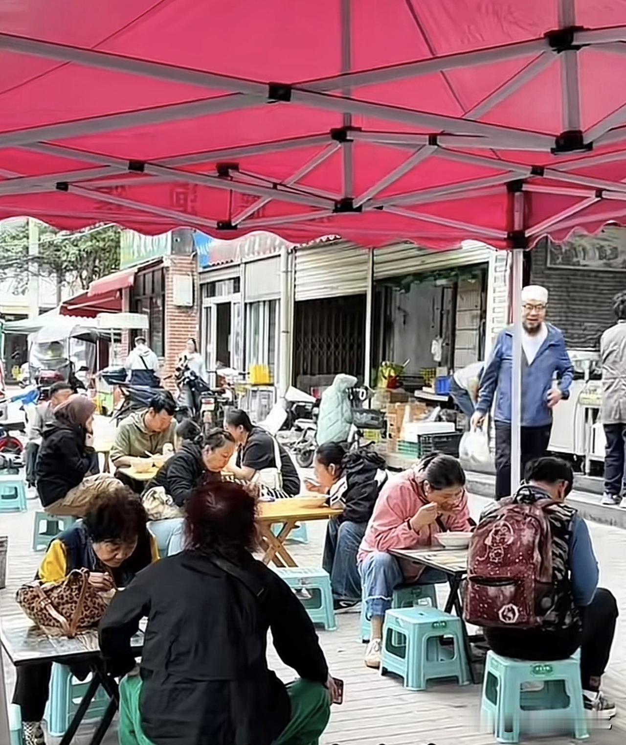 我们为什么爱旅行？说到底，无非两点：一是想看点儿没看过的东西，想知道自己从哪儿来
