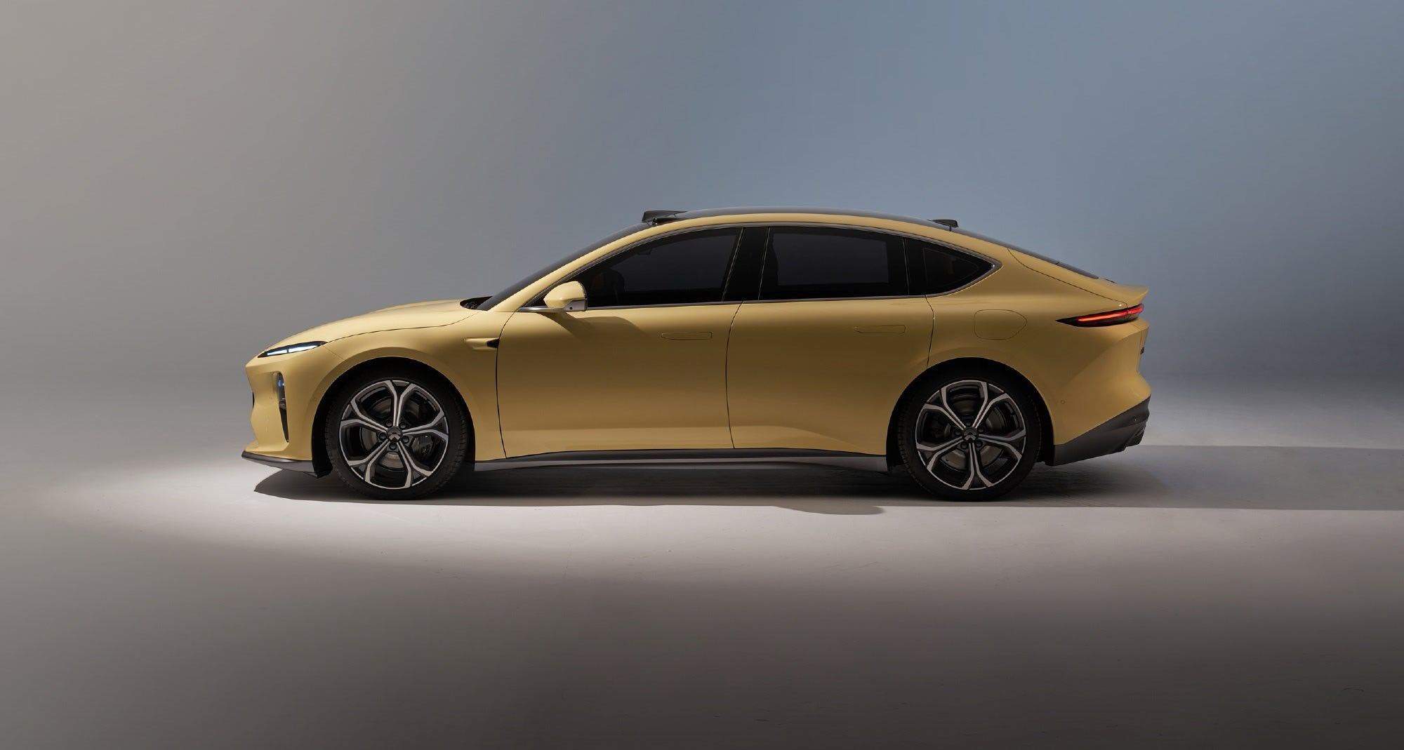 蔚来ET5、新款ES6、EC7以及ET9，凭借简洁而富有科技感的设计风格，在各自