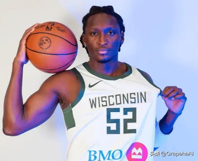 前NBA球员奥拉迪波更新社媒发文。

“人生并非只有一条路，而是有很多条路。你觉