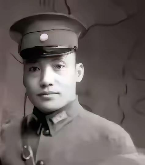 国军司令被俘后竟随红军参加长征，美貌妻子变卖全部家产千里寻夫，建国后成功出任新中