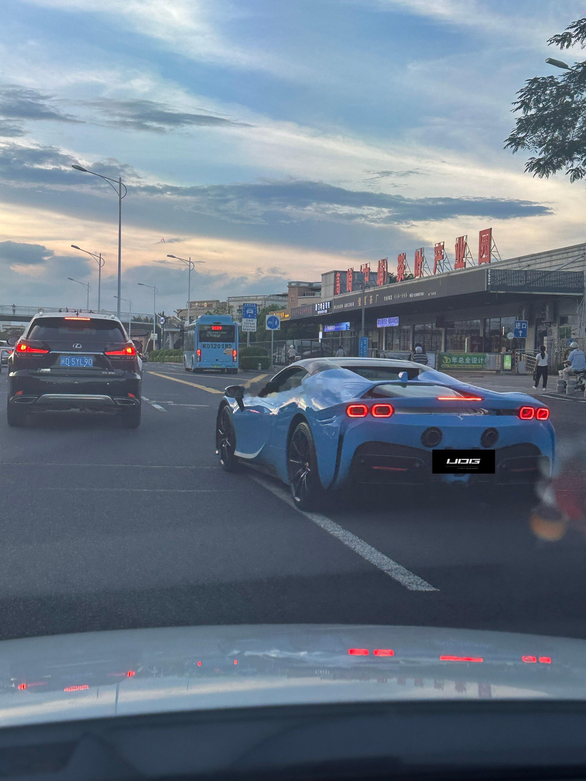 宝来后追法拉利第一人感受到压迫感了吗[酷]udg梦想车库 ​​​