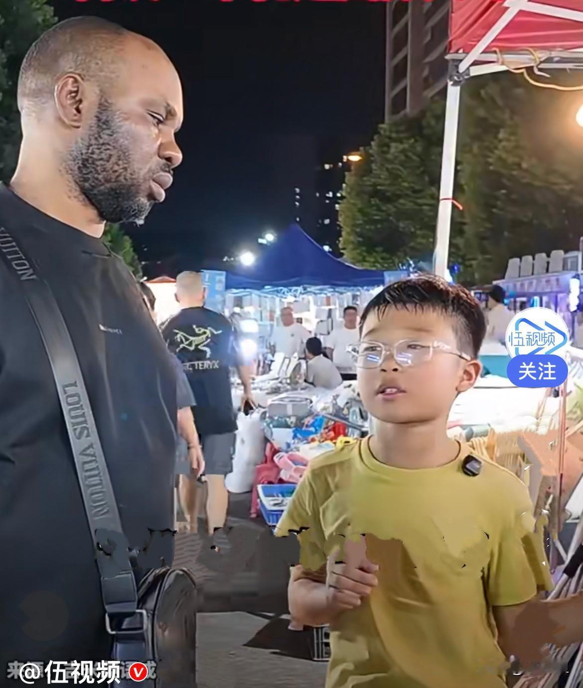 环境真的太重要了，浙江义乌这个小男孩，从小浸润在国际贸易氛围里，眼界、格局、胆识