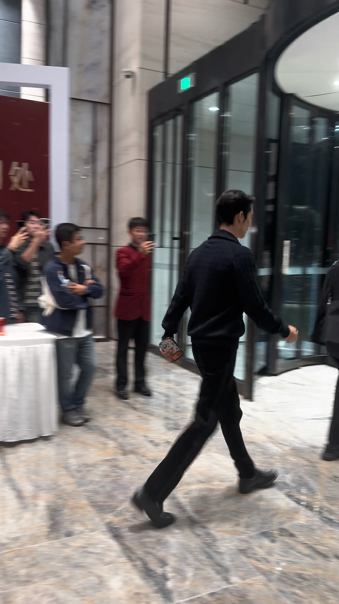 这个于适真的挺拔！ ​​​