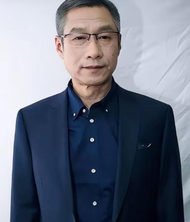 演员刘佩琦在哥哥病故后，于心不忍把16岁侄子接到家中抚养，二十年间前后花掉三百多