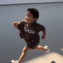 在中秋节的日子里，让凉爽的秋风为你带去温暖的心意，让皎洁的月光为你送去真诚的祝愿