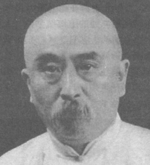 1910年，上海。

一个中医大夫出版了一本书，说自己做了个梦。

梦里的中国：