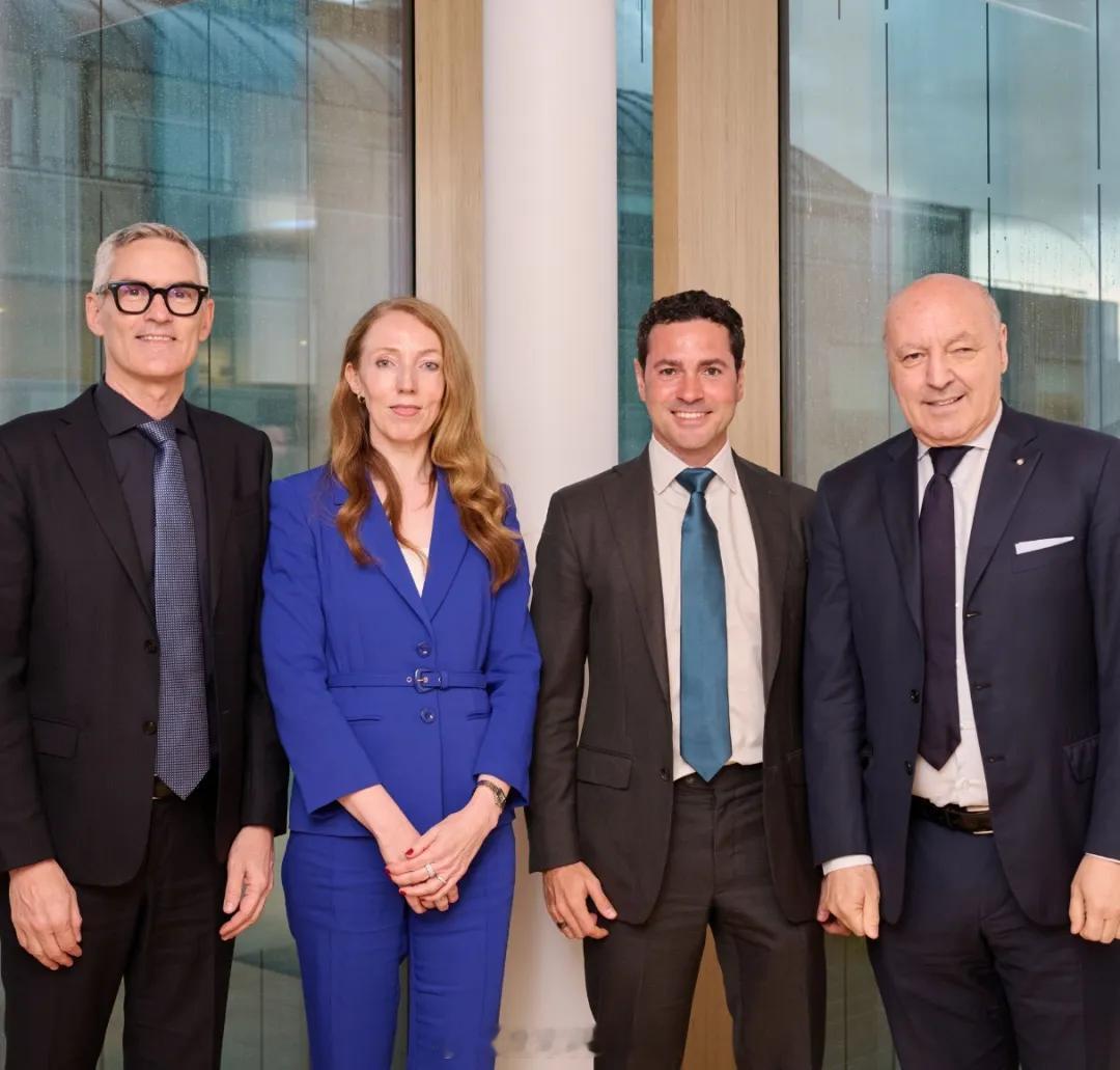 转会专家莫雷托消息，国米预计将在一月份签下一名新的右后卫，以作为邓弗里斯的替代者