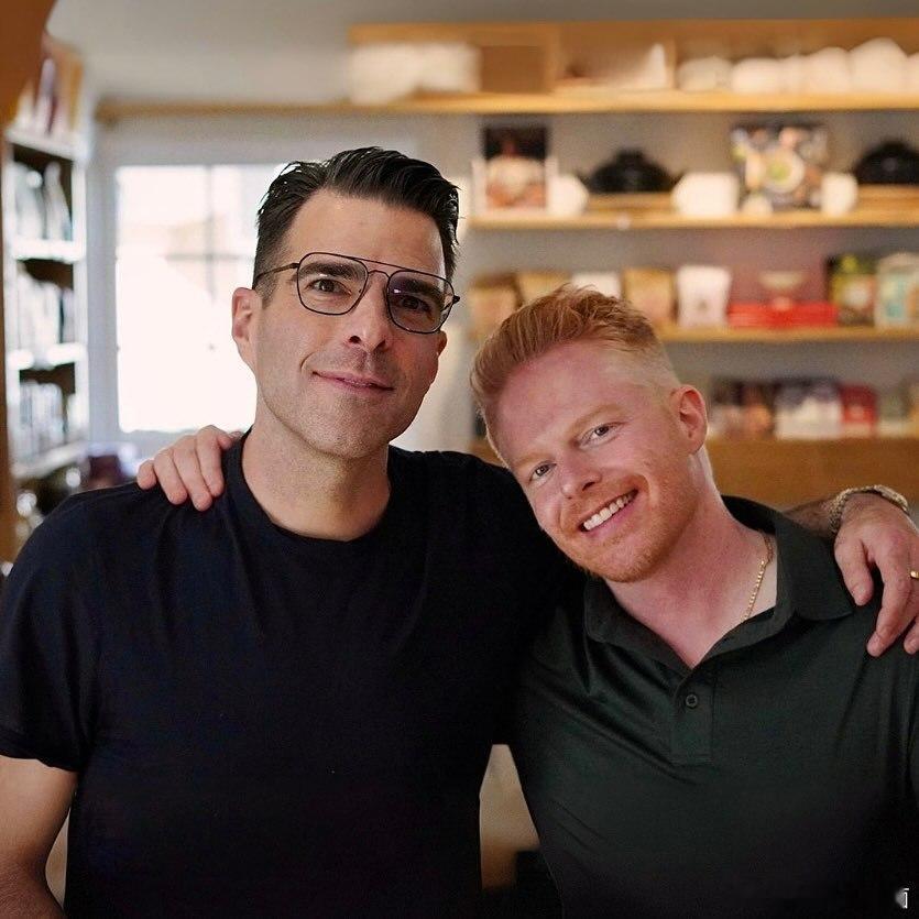 投票日也要录播客！#摩登家庭#的 杰西-泰勒-弗格森 晒美食播客《这顿我请》新期