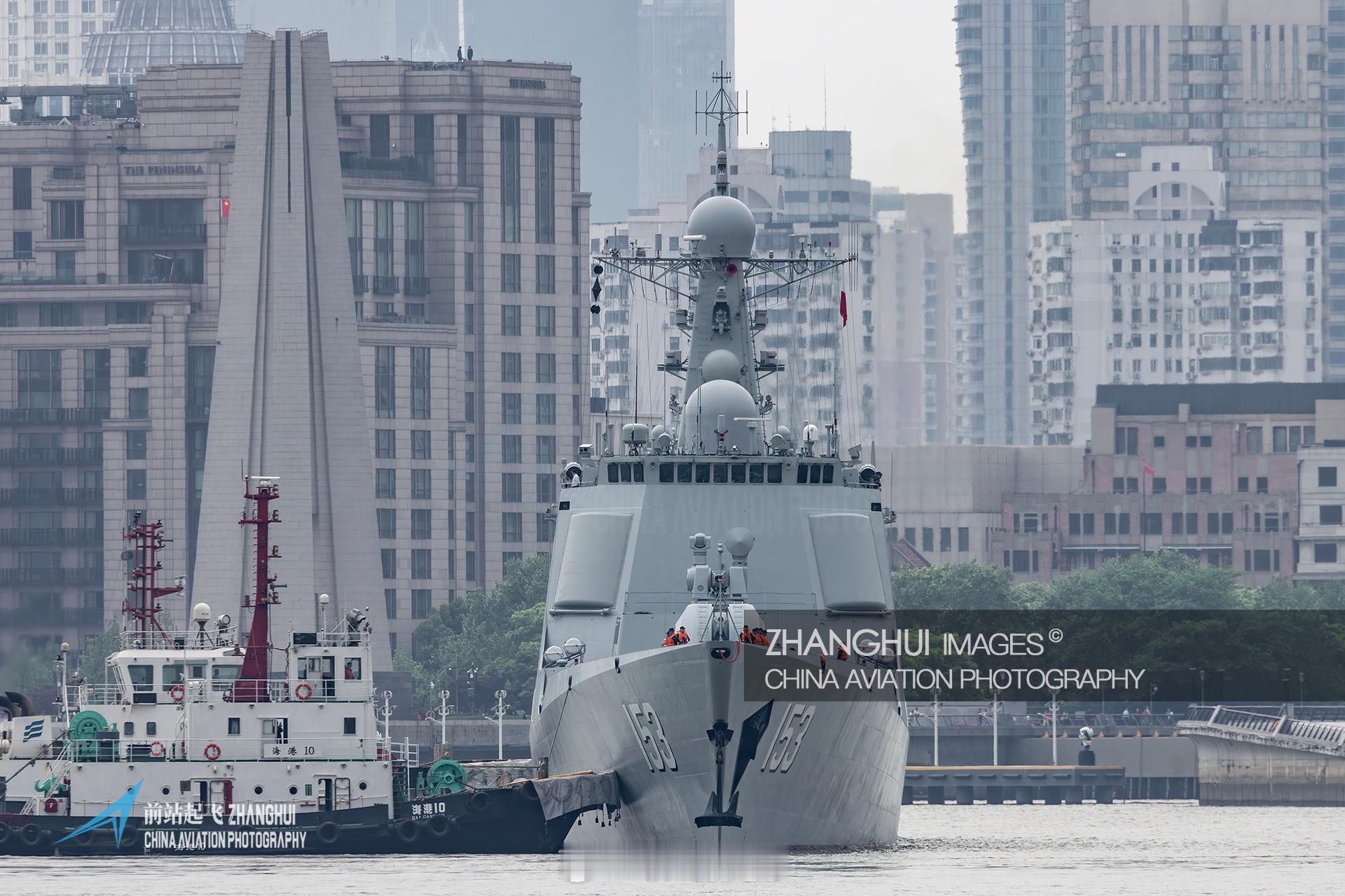 052C 055和现代级的正面视角 