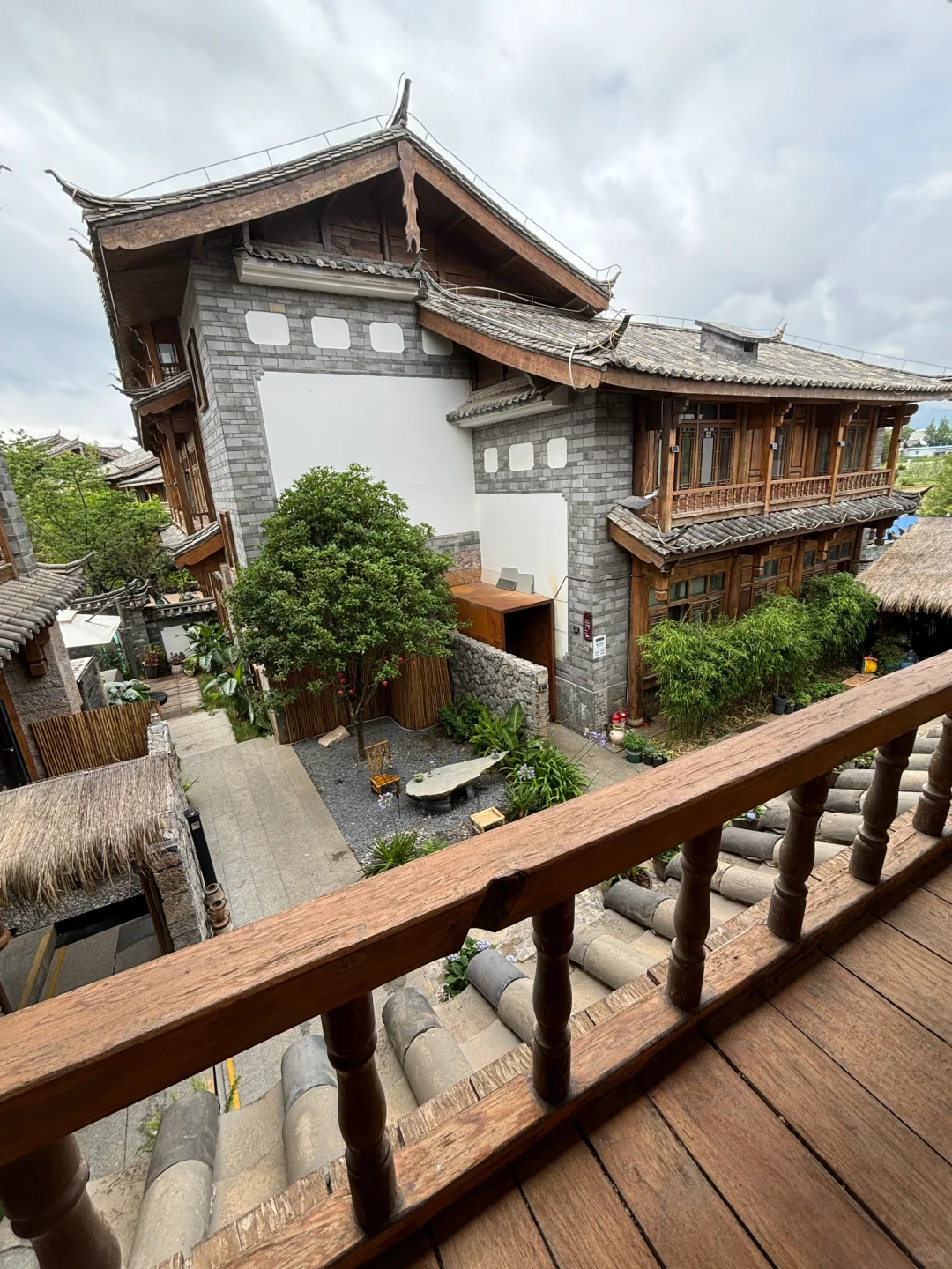 【隐世庭院🏡】一个远离城市喧嚣的地方，等你来探寻！ 🌆在丽江的悠悠...