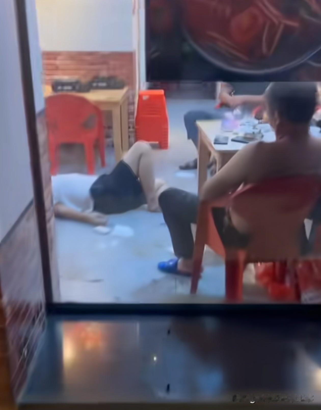 喝酒误事！兄弟几个喝酒，救护车都来了。
我有一个朋友就是，六个人喝酒，当场喝倒一