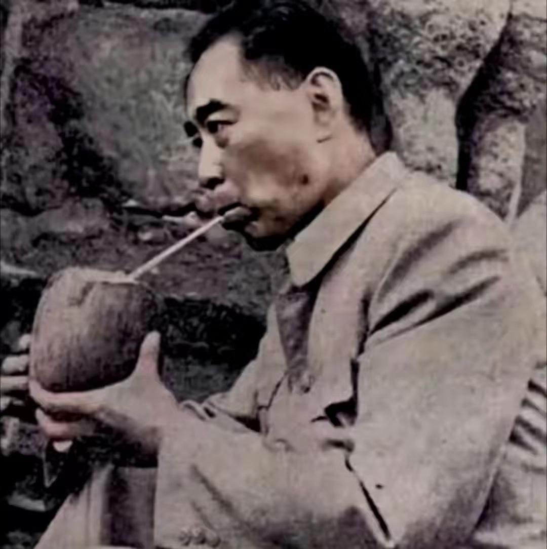 50年代，新中国刚刚成立不久，身为国家总理周恩来工作繁忙。

1955年4月，周