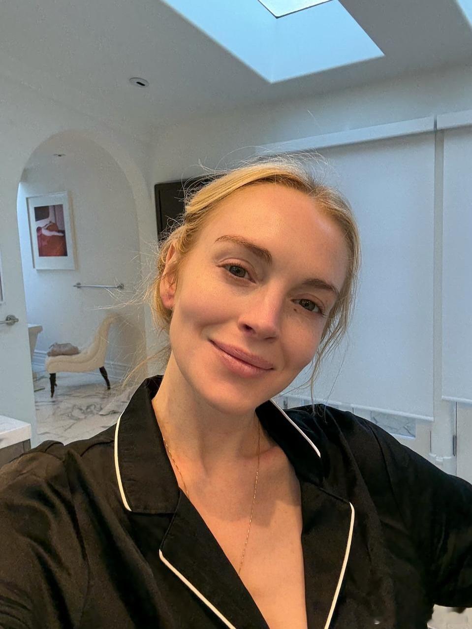 Lindsay Lohan林赛罗韩晒新私照，素颜状态相当能打了 ​​​