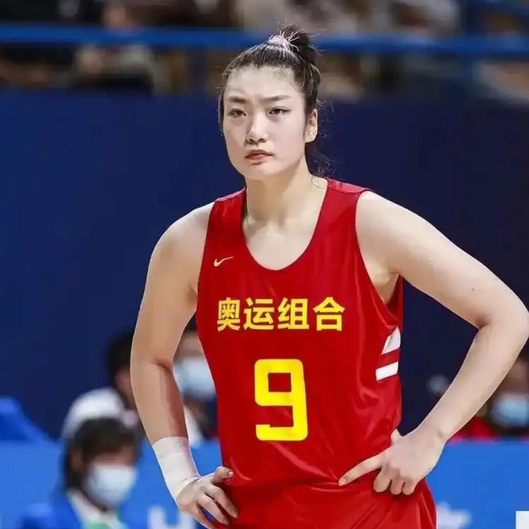 李梦，
克敌制胜的灵魂！
篮赛，
队员意志、团结、篮技等
拼博！
祝贺！
祝福！