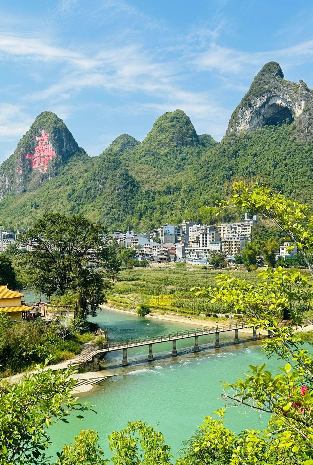 【树有多高，影子就有多长；春天有多暖，日子就有多慢】
        “树有多高