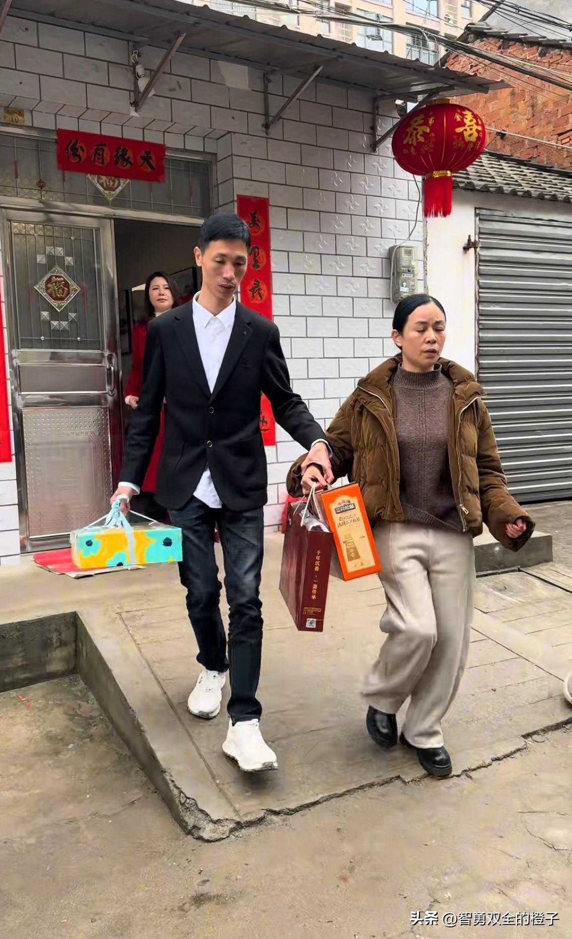 看完李鑫哥哥发的所有视频，终于明白为啥李鑫要冲姐姐发脾气了！

李鑫被韩家收养后