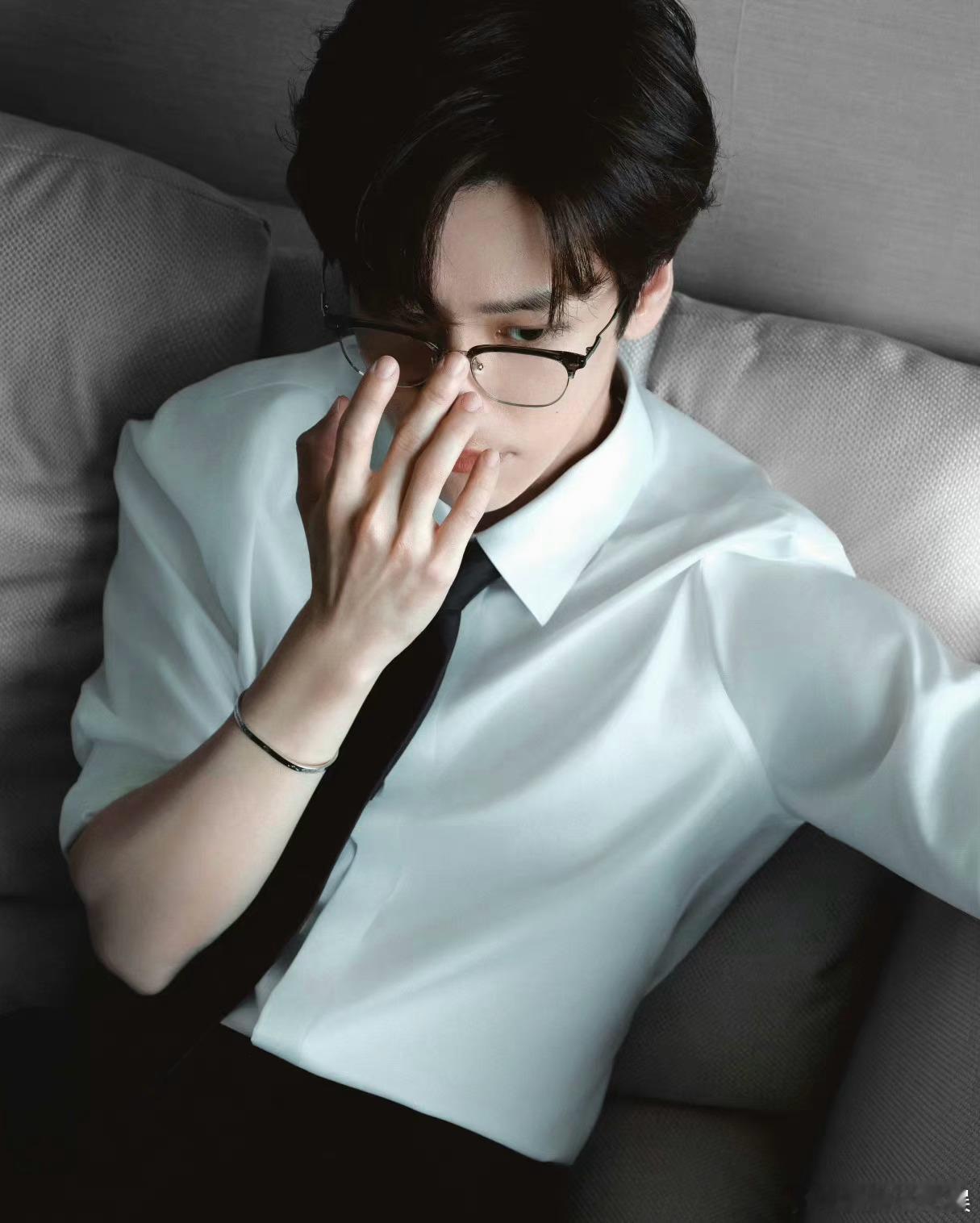 #魏哲鸣[超话]##魏哲鸣被男粉叫老公的反应#感觉叫老公的反应，对于我们来说其实