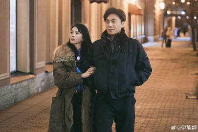 秦昊又给伊能静买灯了妻子的浪漫旅行 他们的爱情一直保持着如初的热度，从一盏灯到一
