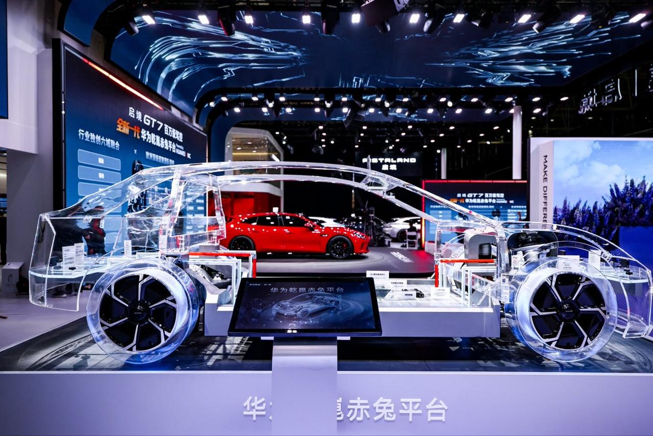启境汽车首款车型GT7发布 实现“一车即乾崑”

在目前的汽车市场，华为解决方案