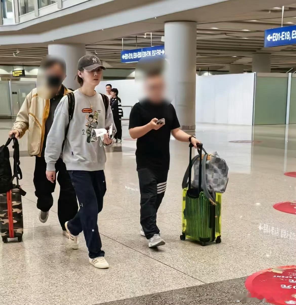 鹿晗耳蜗钉好酷好帅哇哇哇鹿晗[超话]鹿晗｜ ​​​
