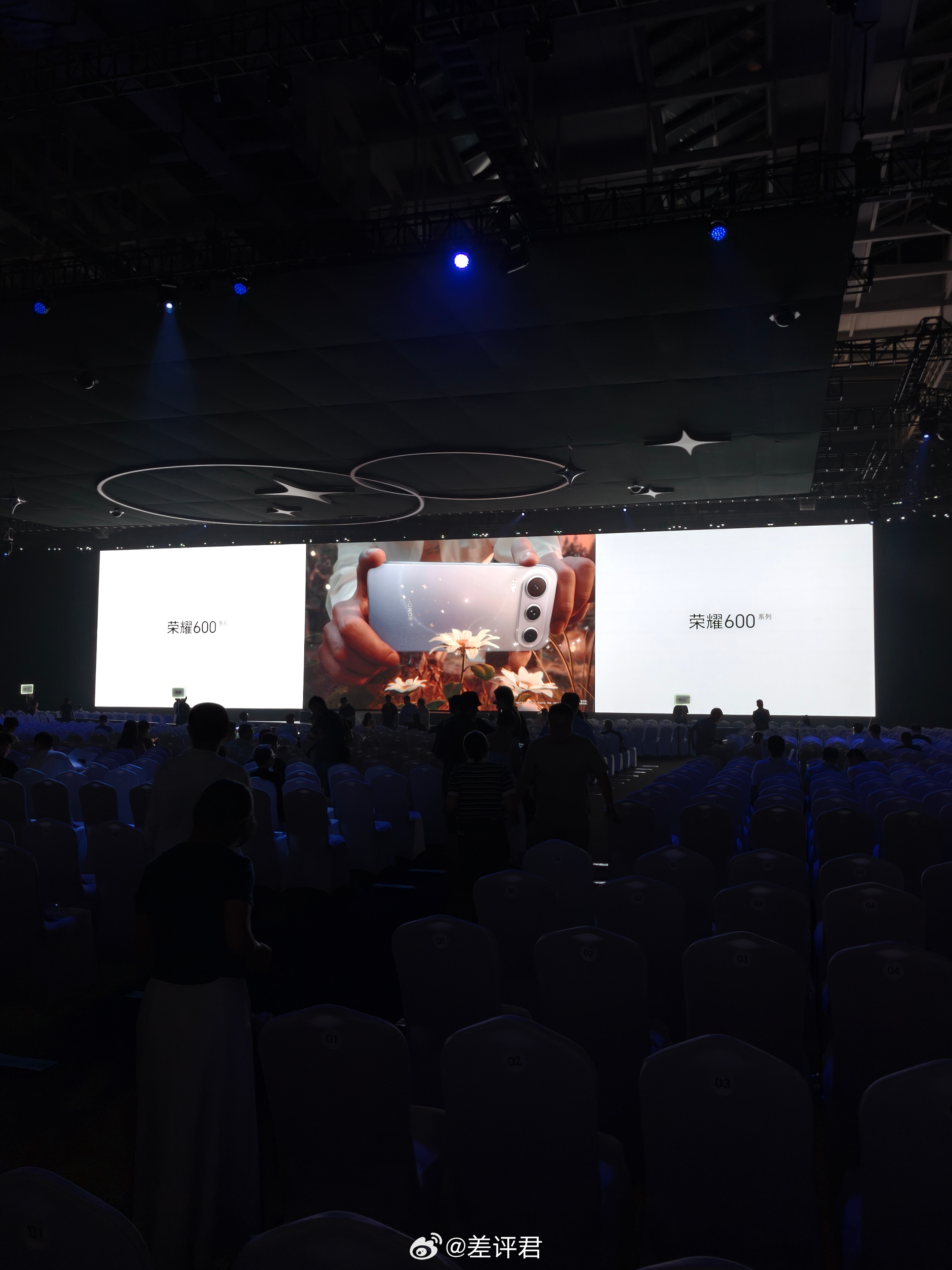 #差评在现场# 来现场看荣耀 600 系列发布会了，上代发售价为 2699（标准