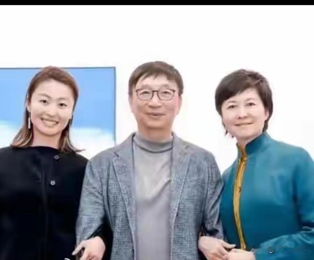 她是敬一丹女儿，不顾父母顾虑嫁英国人为妻，如今住北京把公益当事业 ​。