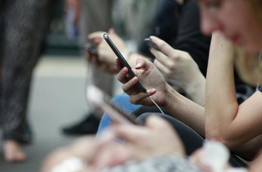 【TikTok 会让人脑叶切除吗？】科学家警告：短视频会让你的大脑陷入多巴胺循环