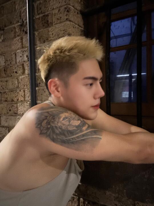 台湾肌肉1️⃣在悉尼小巷💦