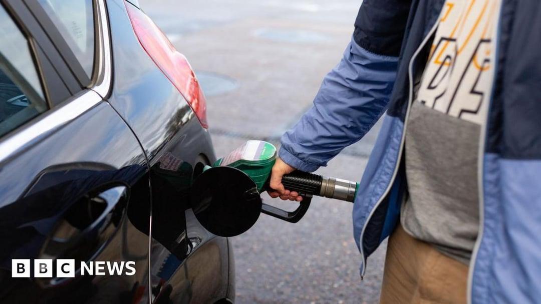 国际油价大幅上涨，布伦特原油价格周三晚间一度触及每桶120美元，创2022年以来