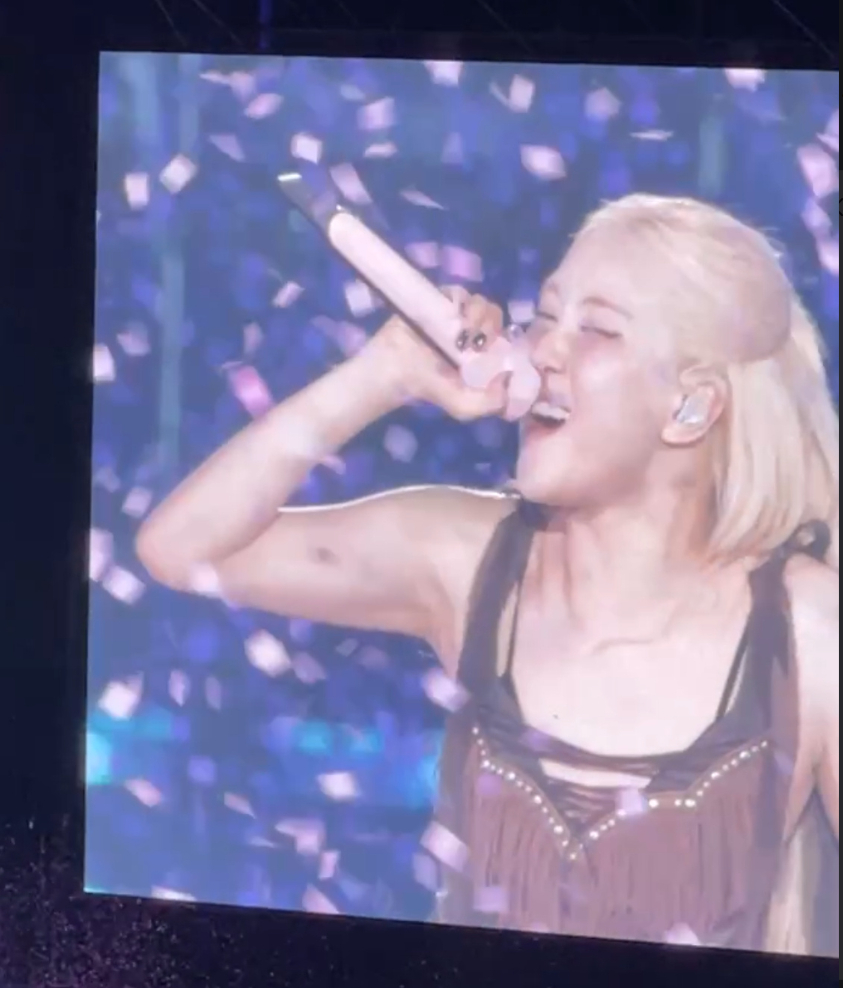 咋好意思吹门面级主唱的。。。。。。。。纯丢我们家脸。。。 