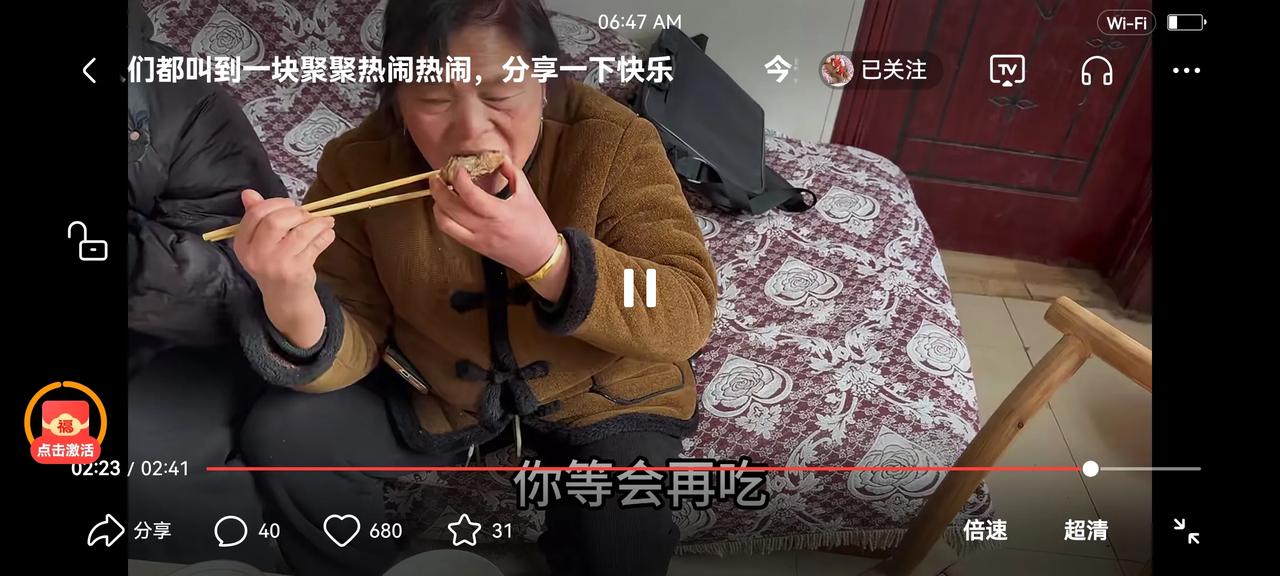 大姨要走了，今天红霞请客
大姨请完小姨请，从早晨就开始忙的红霞，安排老伴帮忙，给