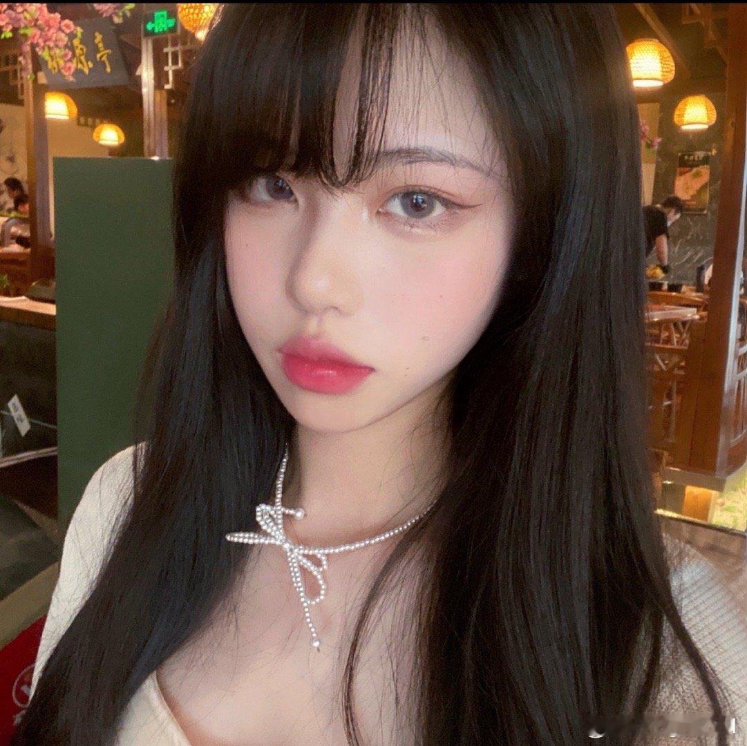 高中p的照片比现在p的还好看 