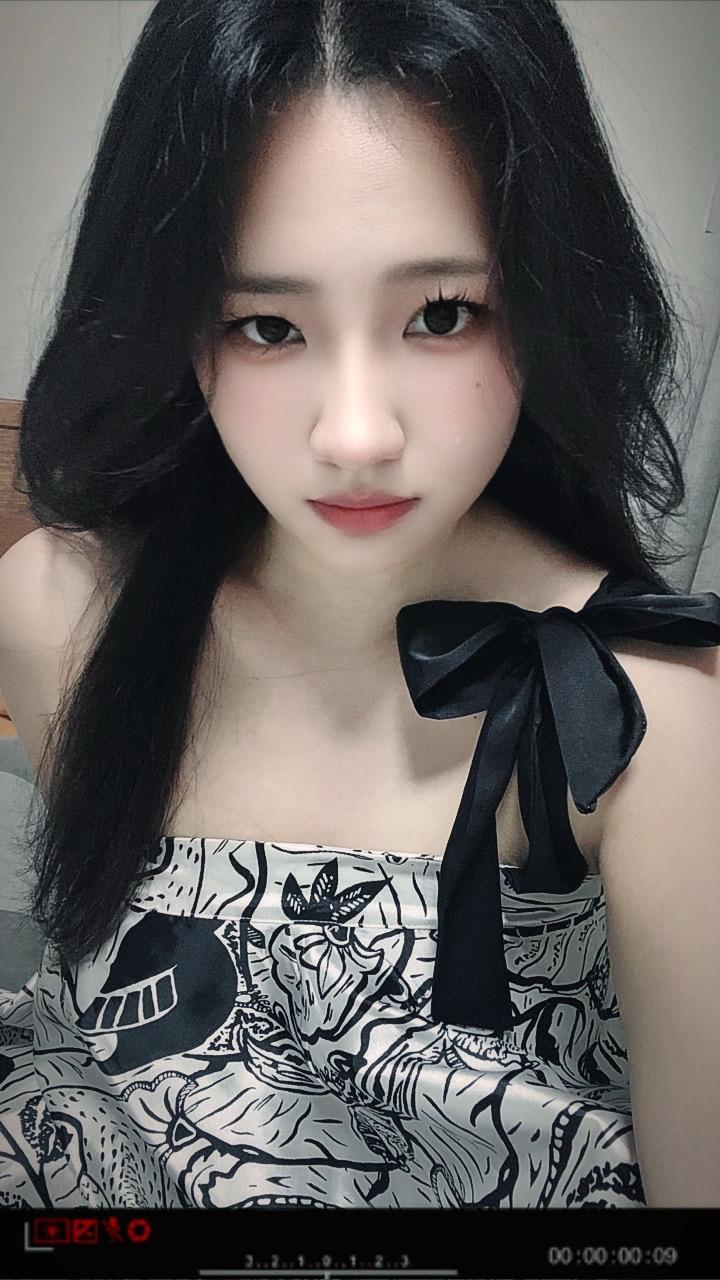 今天的人设是氛围感美女
