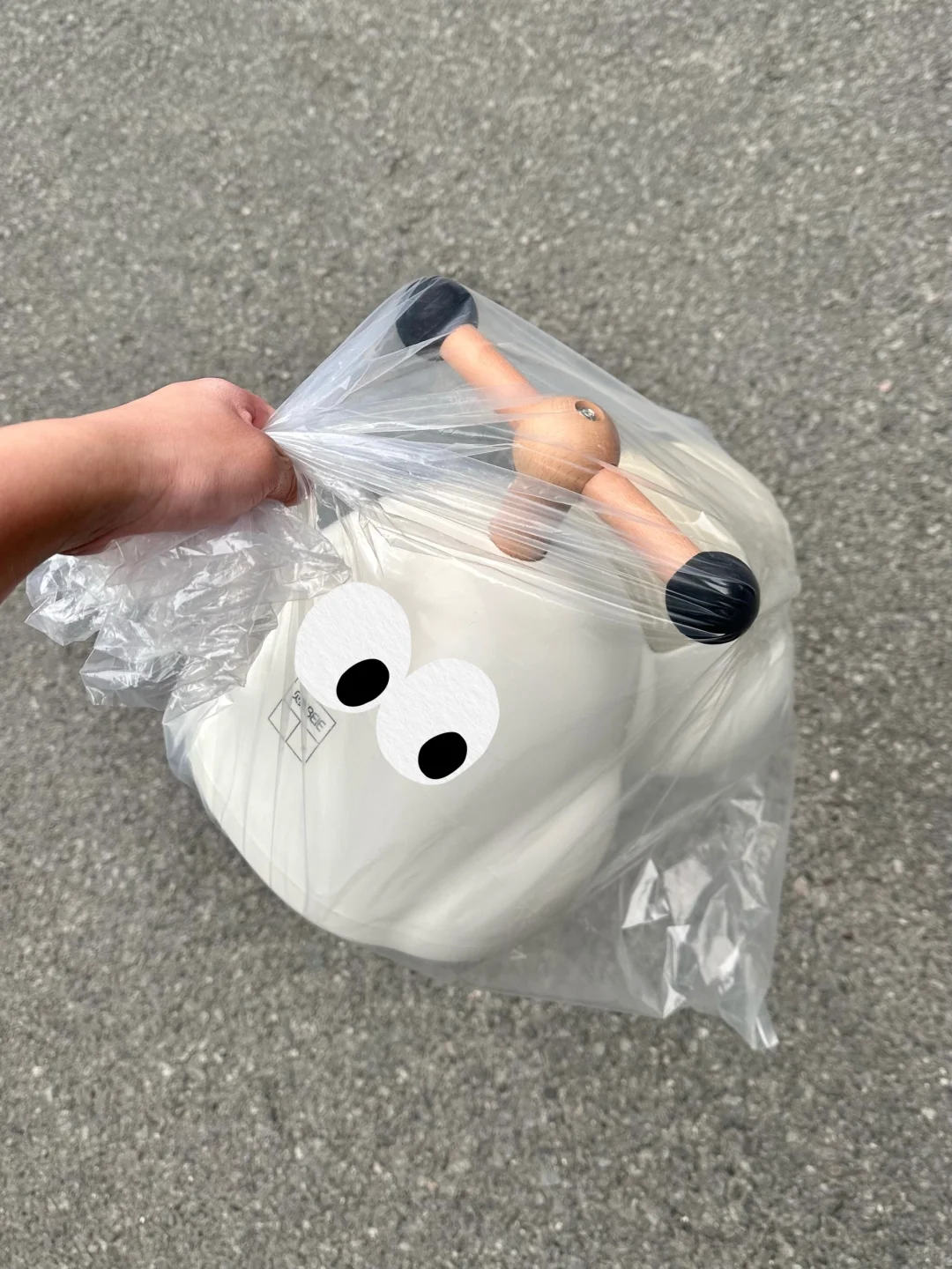 不建议买……我家娃连影子都找不到了