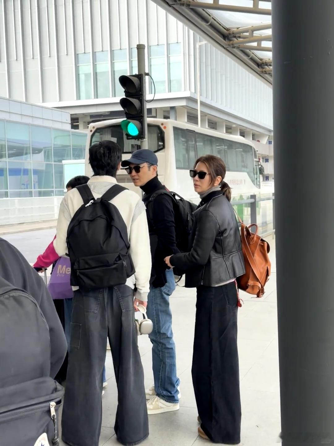 张智霖袁咏仪带儿子出行张智霖袁咏仪儿子19岁身高 张智霖袁咏仪带儿子出行，魔童身