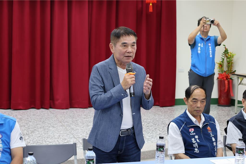 锺东锦谈马办风波，应站在保护马英九和国民党立场去处理
马办风波愈演愈烈，苗栗县长