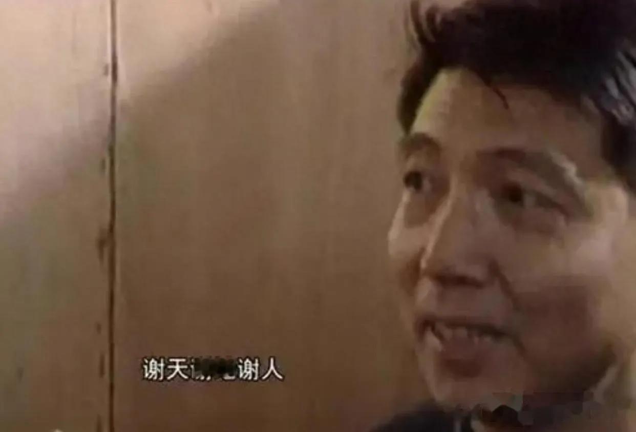 不和谐一幕：海港对阵河南比赛，河南球迷攻击上海足球教父徐根宝！
这场比赛。河南已