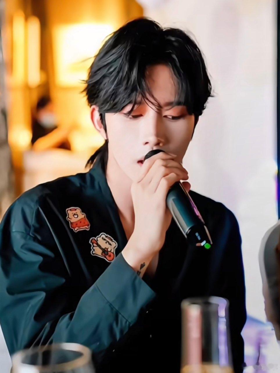 今天怎么出来这么多没见过的，不是视频就是照片