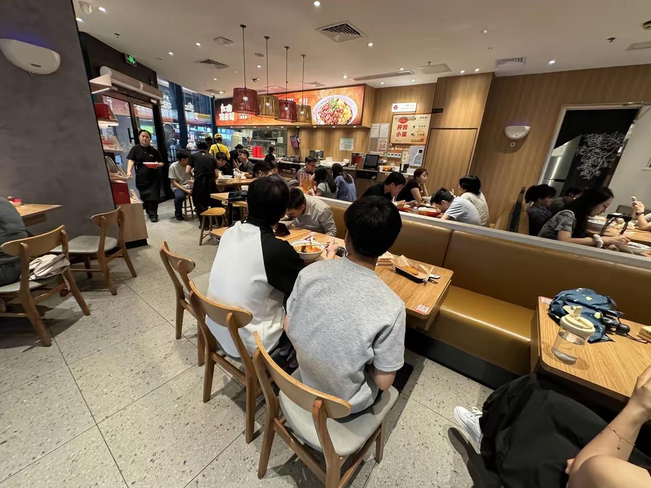 你觉得遇见小面和渝见小面算侵权吗看看遇见小面这么多人支持，就可以看出遇见小面做的