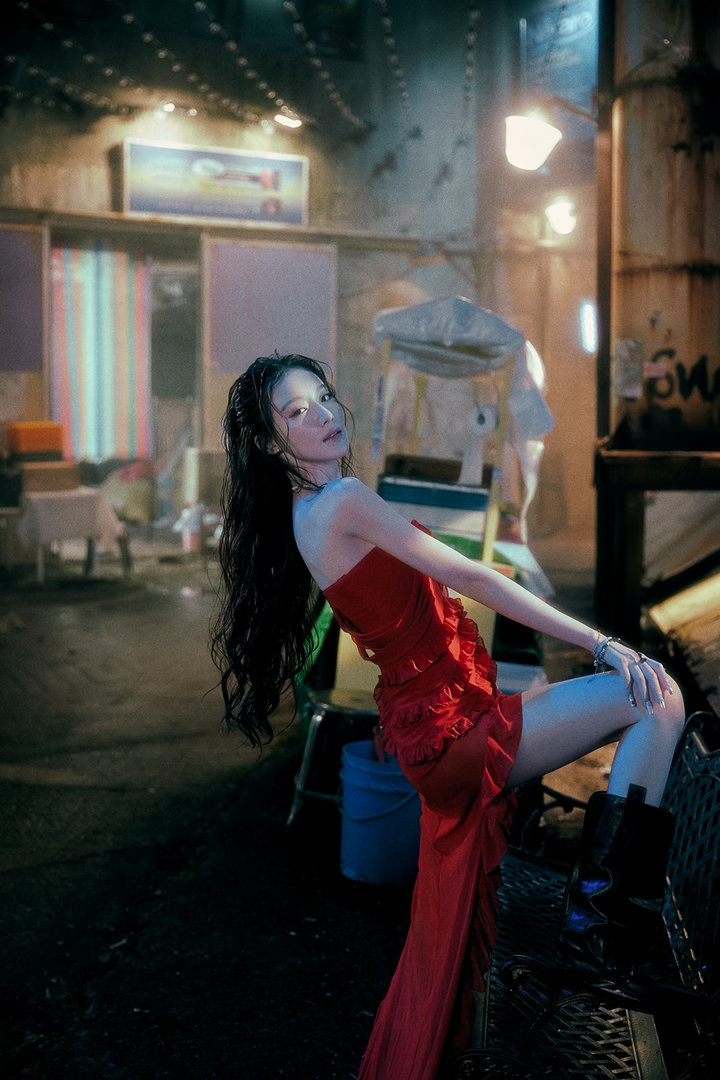 cube好像终于明白展示叶舒华的侧脸了 特别有张力的一组概念照 