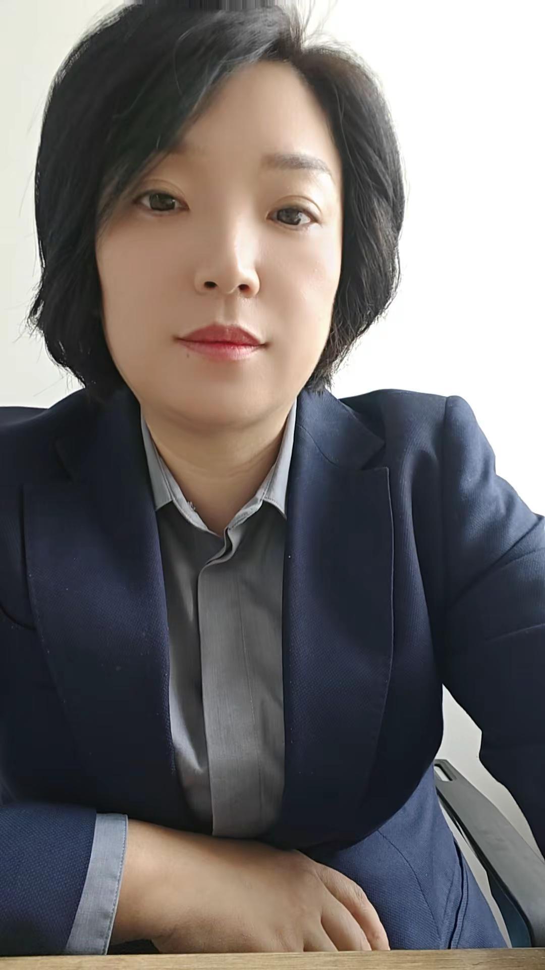 理发了没有一个人说好看😂这个年纪了只允许接受一切。