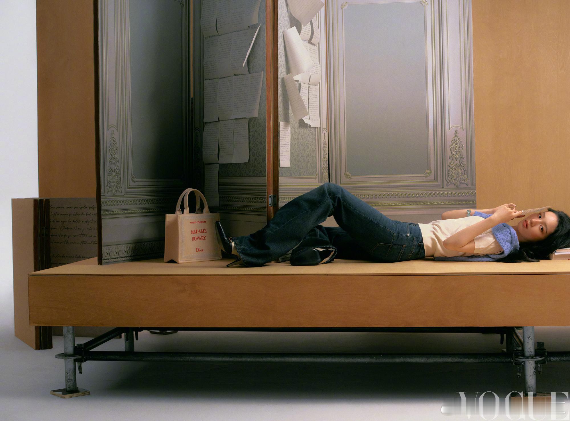 周也这张脸就很适合拍时尚杂志，脸是最好的时尚单品 