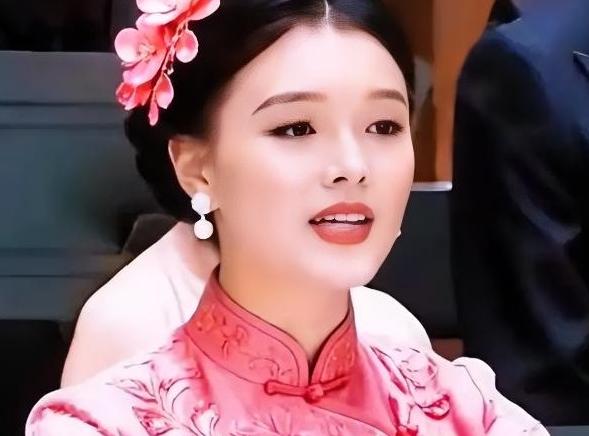 音域颜值堪称天花板，川音主唱吴思思到底错哪了？吴思思深陷舆论风波，问题出在她的“