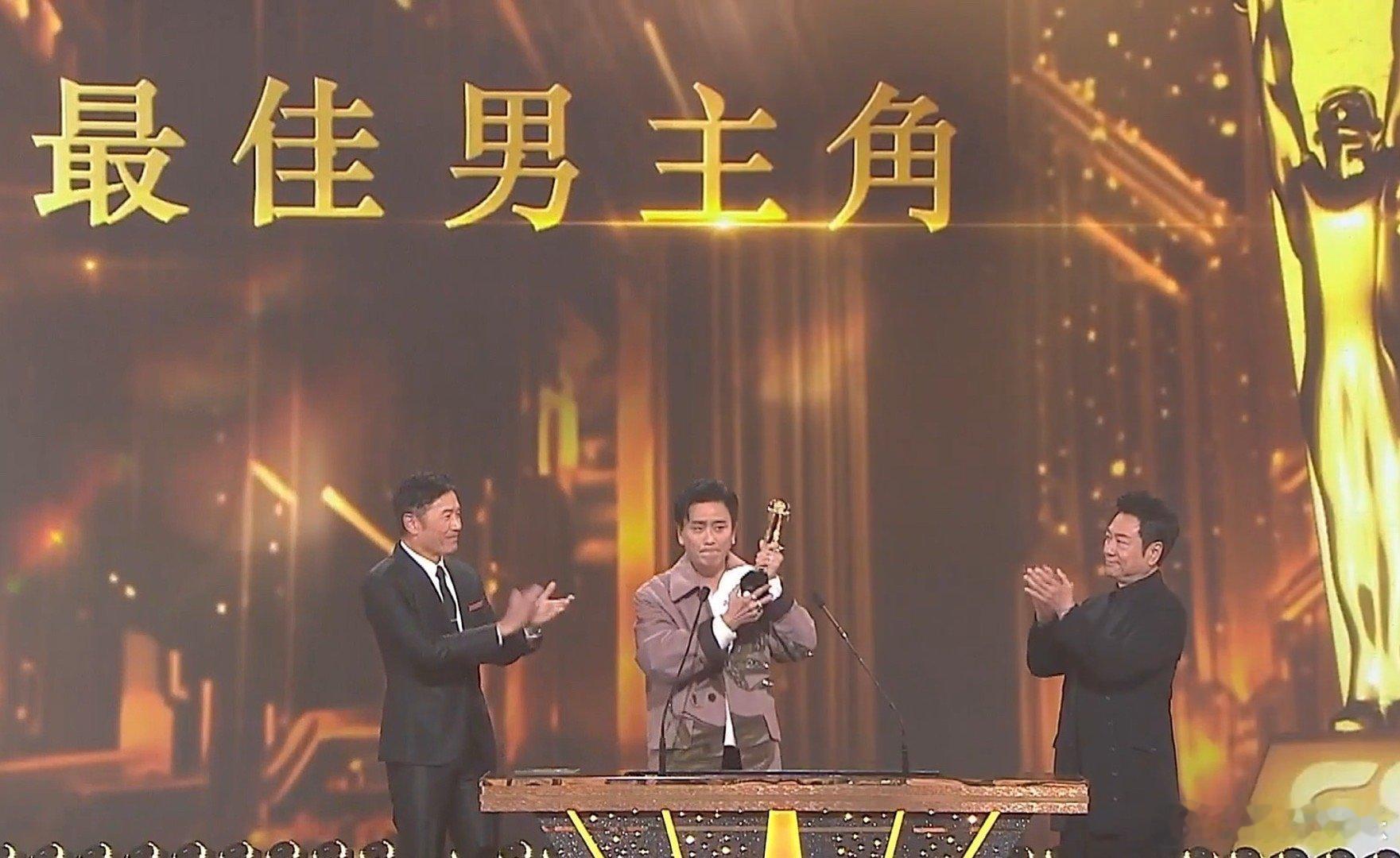 黄宗泽首拿视帝 恭喜首次TVB颁奖典礼 拿到最佳男主角！新闻女王2的表现太精彩啦