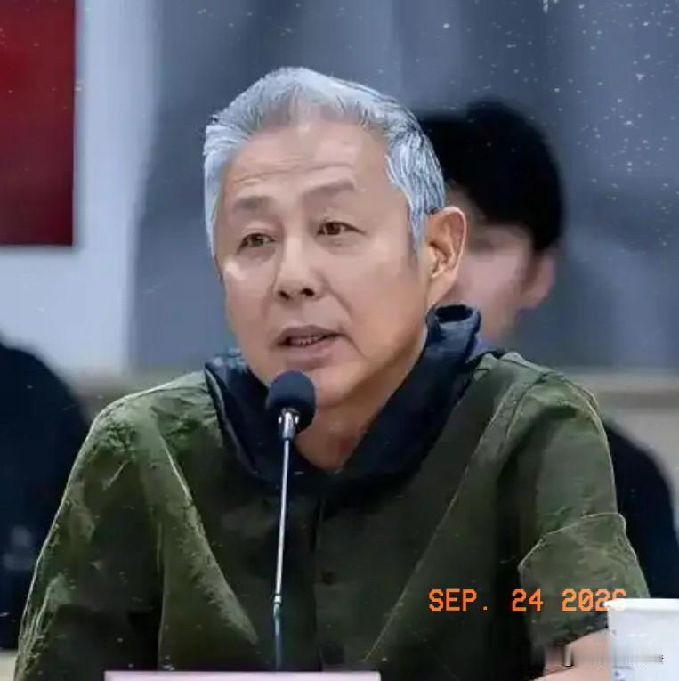 陈道明这番话，
听着扎耳，细想句句在理。

身边真有那种刚退休就“放飞自我”的，