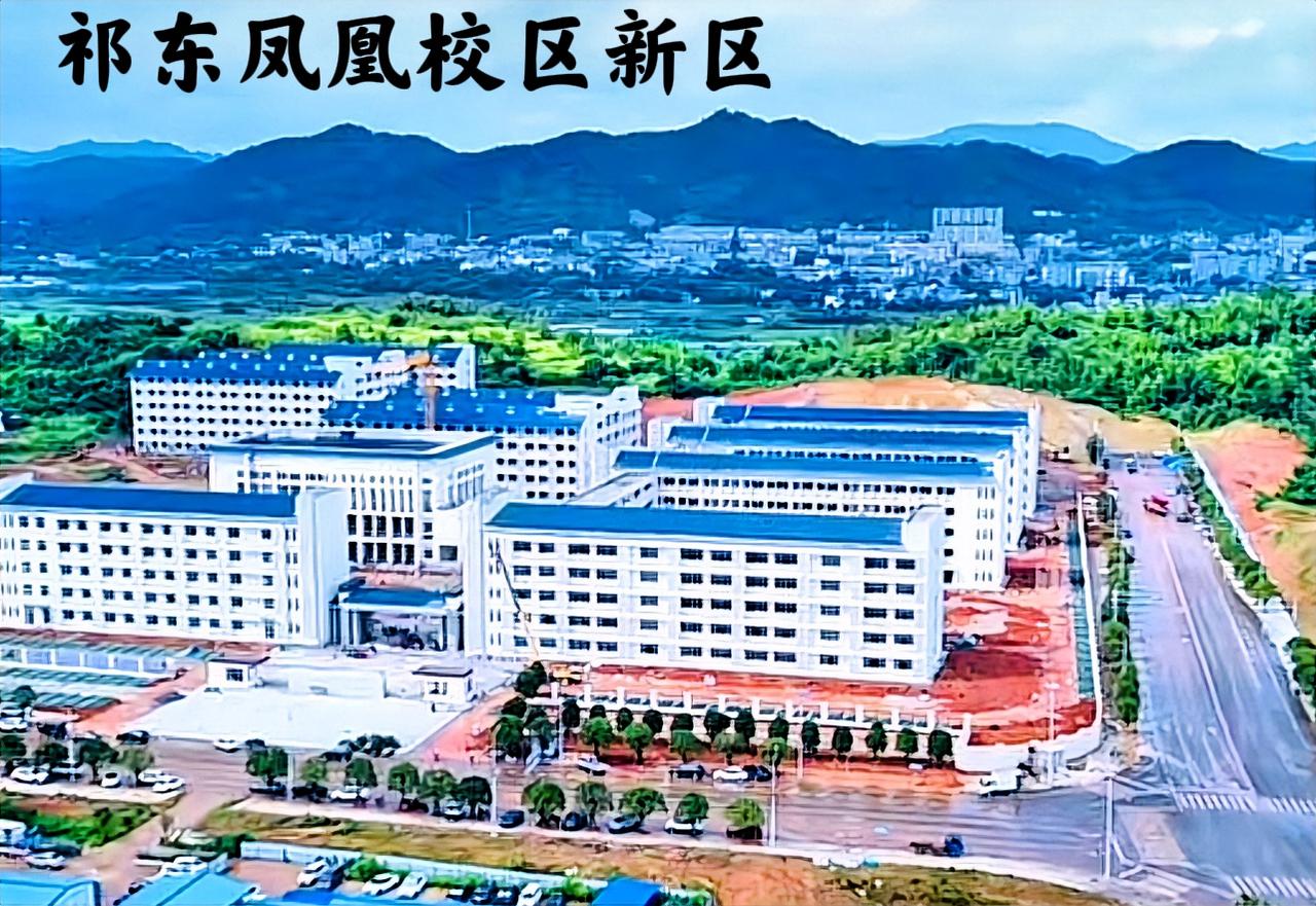 个人觉得，祁东县凤凰二中新校区选址这地方，真的选得好。看凤凰二中新校区这地形，没